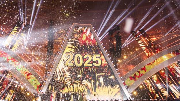 RMF Extra: To on wystąpi na „Sylwestrze z Dwójką”. Właśnie ogłoszono kolejną gwiazdę!