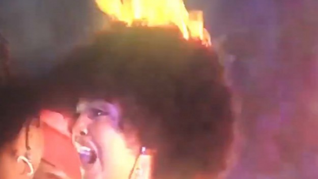 RMF Extra: Włosy Miss Africa stanęły w ogniu! [WIDEO]