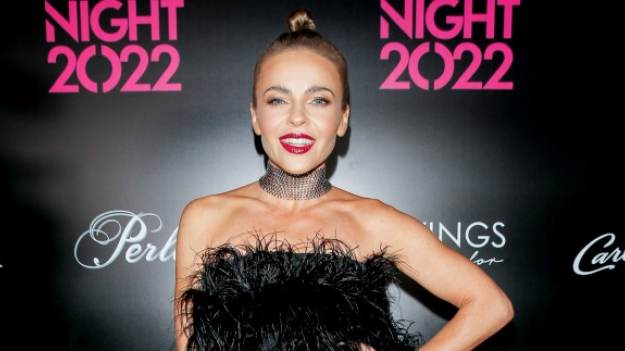 RMF Extra: Edyta Herbuś zmysłowo. W kobiecej sesji zapozowała niemal nago. "Przepięknie, delikatnie" [FOTO]