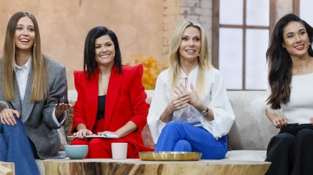 RMF Extra: Gwiazda "Pytania na śniadanie" prezentuje ciążowe krągłości. Wybrała wyrazisty kolor kreacji!                                   