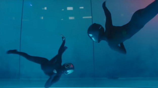 RMF Extra: Niesamowite popisy w tunelu aerodynamicznym z Pink, Sią i ich "Waterfall"