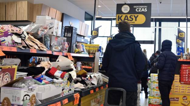 RMF Extra: Biedronka wystawiła pełne kosze. Wszystko 70% taniej