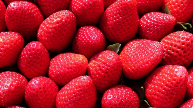 RMF Extra: Ruszył sezon na truskawki. Zdradzamy smaczne przepisy z wykorzystaniem tych czerwonych owoców!