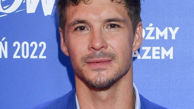 RMF Extra: Mikołaj Roznerski ostrzega przed oszustwem w sieci. Pokazał kolejne fałszywe konto! "Uwaga: fejk"