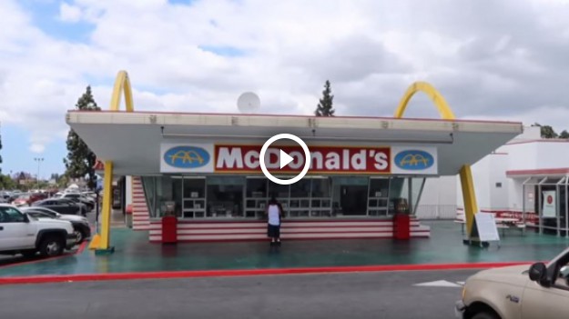 RMF Extra: Jak wygląda najstarszy, działający McDonald's na świecie? Ten lokal funkcjonuje od 65 lat!