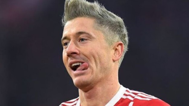 RMF Extra: Robert Lewandowski zdradził, dlaczego przefarbował się na siwo. Powód jest bardzo osobisty