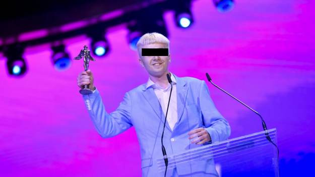 RMF Extra: Policja przeszukuje mieszkanie Maty. Raper został zatrzymany za posiadanie narkotyków