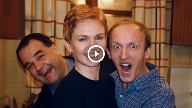 RMF Extra: Pamiętacie "Pieśń Strudzonego Renifera" z "Miodowych lat"? Cezary Żak zaśpiewał ostatnią zwrotkę tego hitu! [WIDEO]