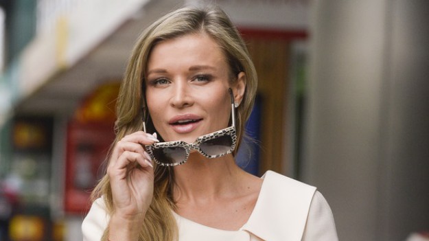 RMF Extra: Ciężarna Joanna Krupa w obiektywie Marcina Tyszki. Internauci zachwyceni oryginalnym zdjęciem