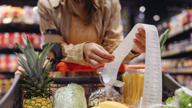 RMF Extra: Rewolucja w polskich zakupach! Dlaczego małe sklepy triumfują nad hipermarketami?