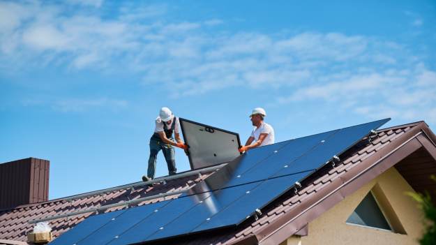 RMF Extra: Milionowe kary dla firm od fotowoltaiki. UOKiK uderza w nieuczciwe praktyki OZE