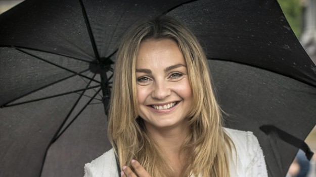 RMF Extra: Małgorzata Socha w stroju pokojówki. Aktorka pokazała, jak wygląda bez makijażu