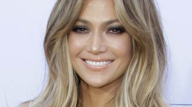 RMF Extra: Jennifer Lopez bez bielizny. Skąpy strój 53-latki odsłonił zbyt wiele? [FOTO]