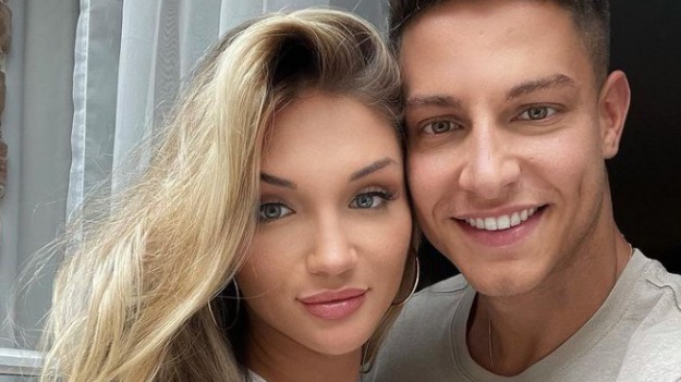 RMF Extra: Caroline Juchniewicz już tak nie wygląda. Spektakularna metamorfoza uczestniczki "Love Island" [ZDJĘCIA]