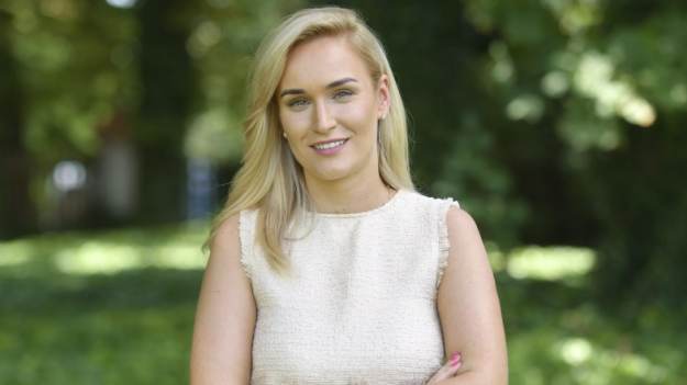 RMF Extra: Kamila z "Rolnik szuka żony" w luźnej koszuli. Uczestniczka show pokazała klimatyczne zdjęcie z wakacji. "Dla takich chwil warto żyć" - komentuje inna osoba z show