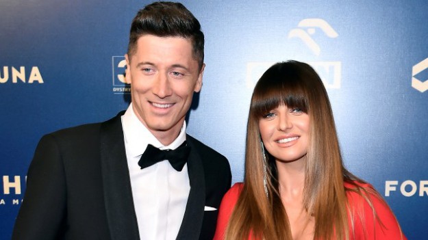 RMF Extra: Anna i Robert Lewandowscy w romantycznym ujęciu pod choinką. "Tacy piękni Wy"