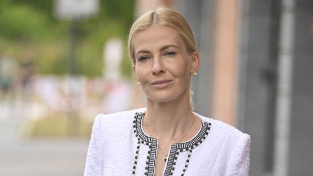 RMF Extra: Edyta Pazura pozuje w bikini pod palmami. Wygląda przepięknie! [ZDJĘCIA]