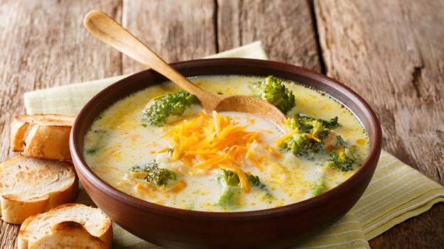 RMF Extra: Wyniki badań wyjaśniają, dlaczego ludzie tak bardzo lubią jeść ser. - Jest bardzo uzależniający!