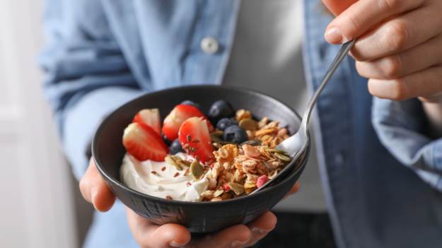 Kefir czy jogurt – co jest zdrowsze? Eksperci nie..