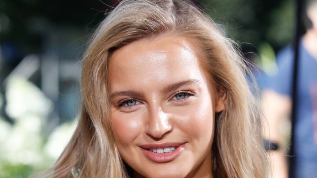 RMF Extra: Karolina Pisarek wygina ciało w skąpym bikini. Wygląda jak prawdziwa syrena! "Hot Karolka"