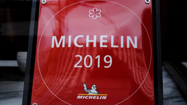 RMF Extra: Polak wśród 100 najlepszych kucharzy na świecie! Jego restauracja jako pierwsza w Polsce zdobyła Gwiazdkę Michelin