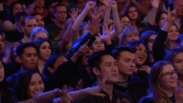 RMF Extra: Simon Cowell przerwał fenomenalny występ 31-latka. Publiczność wybuczała jurora! [WIDEO]