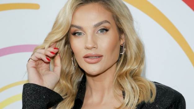 RMF Extra: Karolina Gilon w stroju kąpielowym. Tak pozowała na... tratwie! "Dziewczyna Tarzana" [WIDEO]