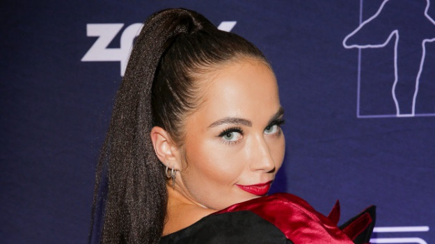 RMF Extra: Mery Spolsky pokazała na scenie nagie pośladki. Rozpętała się burza. Wokalistka odpowiada [18+]