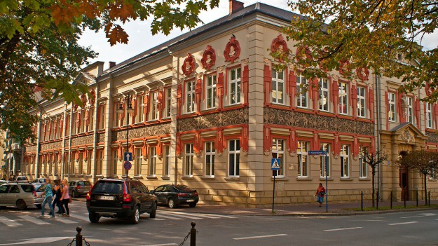 RMF Extra: Słynny amerykański miliarder zmarł w Nowym Sączu. Mieszkał tam od lat - w bloku