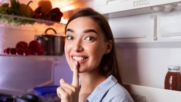 RMF Extra: Czego nie wkładać do lodówki? Te produkty nie powinny się tam znaleźć. Wielu Polaków popełnia błąd