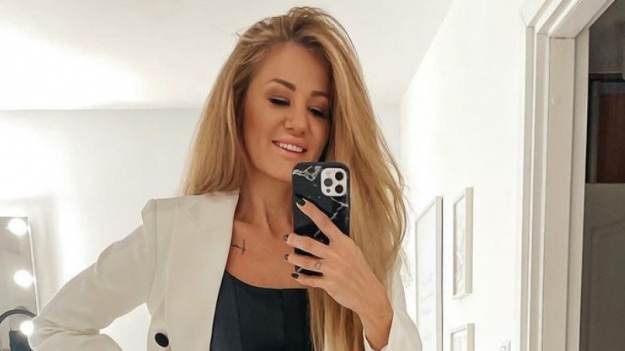 RMF Extra: Ewa z "Gogglebox" zniewala w małej czarnej. "Nogi do nieba" [FOTO]