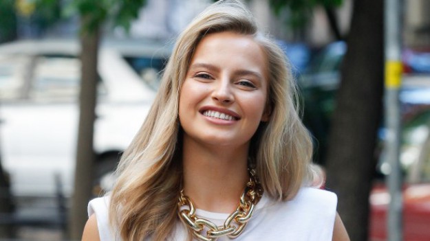 RMF Extra: Karolina Pisarek w bikini. Modelka opublikowała gorący kadr z tarasu. "Najpiękniejsza"