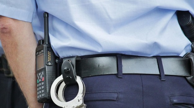 RMF Extra: Biegał nago po ulicy, bo chciał udowodnić dziewczynie swoją miłość. Został zatrzymany przez policję