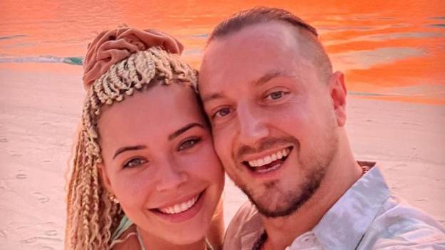 RMF Extra: Baron z dłońmi na nagim biuście Sandry Kubickiej. Para podzieliła się radosną wieścią [FOTO]