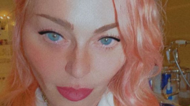 RMF Extra: Madonna jak "kosmitka"?! Ma różowe włosy i znów skorzystała z zabiegów medycyny estetycznej. Przesadziła?