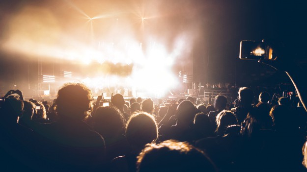 RMF Extra: Luzowanie obostrzeń. Od piątku można już pójść na koncert! Jaki obowiązuje reżim sanitarny?