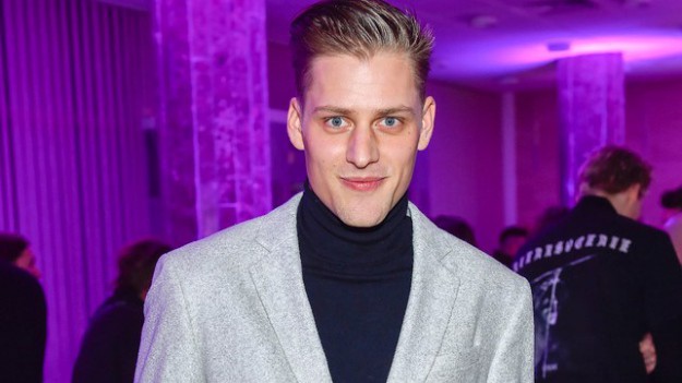 RMF Extra: Jakob Kosel nago na balkonie! Model pokazał jak spędza wakacje we Włoszech 