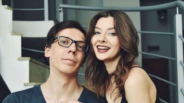 RMF Extra: Big Brother. Chłopak Justyny Żak opowiedział o swoich operacjach plastycznych. Jak wyglądał wcześniej? 