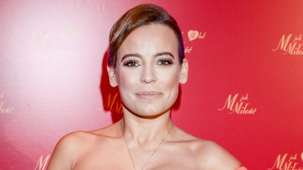 RMF Extra: Anna Mucha bez skrępowania eksponuje opaleniznę w skąpym bikini. Odsłoniła sporo ciała! "Petarda" [ZDJĘCIE]