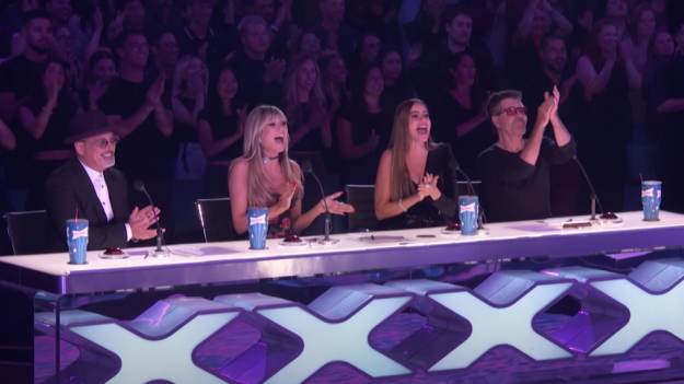 RMF Extra: Urocza 7-latka błyskawicznie zamieniła się w "sceniczne zwierzę"! Jej występ szokuje [WIDEO]