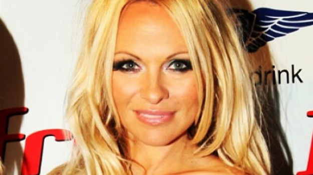 RMF Extra: Pamela Anderson odwiedziła Polskę. Wiemy, jaką miała zachciankę!