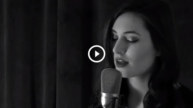 RMF Extra: "Dwa serduszka, cztery oczy": Joanna Maria Lea w angielskiej wersji utworu z "Zimnej Wojny" [WIDEO]