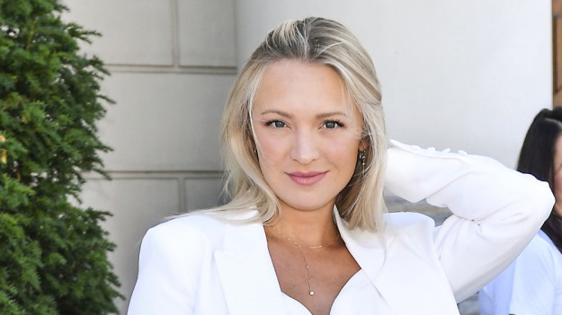 RMF Extra: Barbara Kurdej-Szatan na odważnej fotografii. Kadr z aktorką karmiącą syna piersią skradł serca internautów: "Niesamowite zdjęcie"