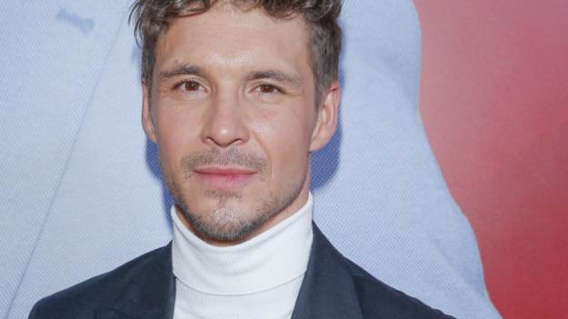 RMF Extra: Mikołaj Roznerski zaskoczył publikacją w sieci. Internauci zwrócili uwagę na wygląd aktora: "Dziś poważnie"