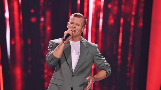 RMF Extra: Najprzystojniejszy Polak zaśpiewał w "The Voice of Poland". Reakcja trenerów wiele mówi [WIDEO]