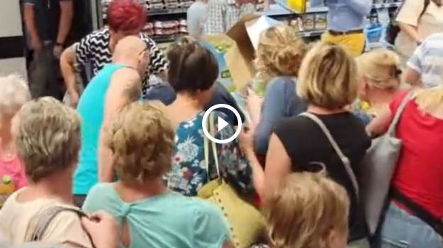 RMF Extra: Bitwa w sklepie w Inowrocławiu. Klienci rzucili się na przeceniony olej! [WIDEO]