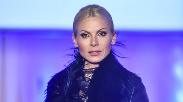 RMF Extra: Karolina Nowakowska zrobiła selfie na cmentarzu. Fani: "Przeginka. I to na grobie ojca..."