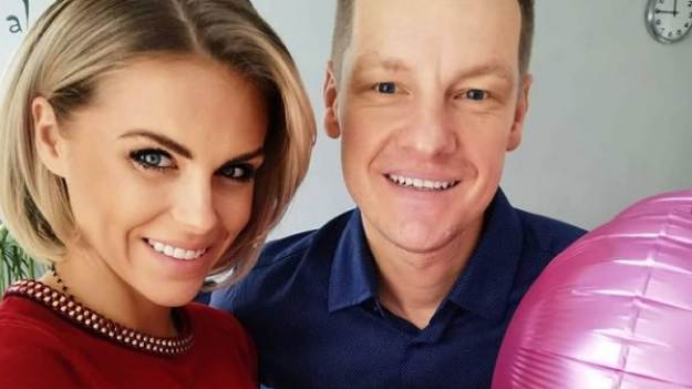 RMF Extra: Żona Marcina Mroczka w stroju kąpielowym odsłaniającym biust. Marlena Muranowicz znów podnosi ciśnienie w sieci! "Jaka petarda" [ZDJĘCIA]