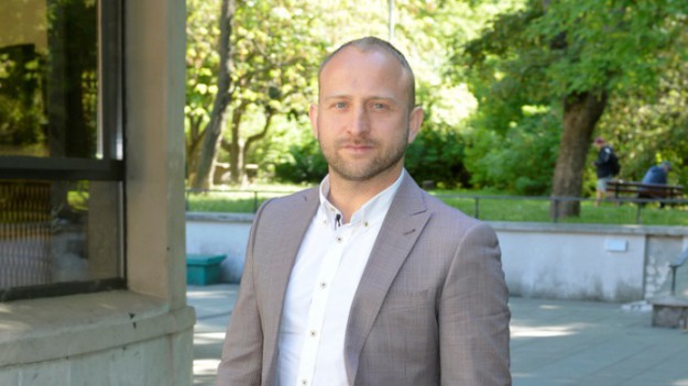 RMF Extra: Borys Szyc apeluje do uzależnionych: "Wstawajcie i idźcie się leczyć". Aktor dodał wyjątkowo szczery wpis o swoim nałogu               