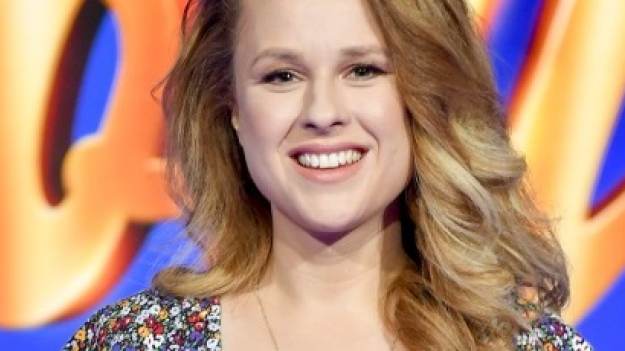 RMF Extra: Kaja Paschalska uwodzi zmysłowym dekoltem. Fani zadowoleni